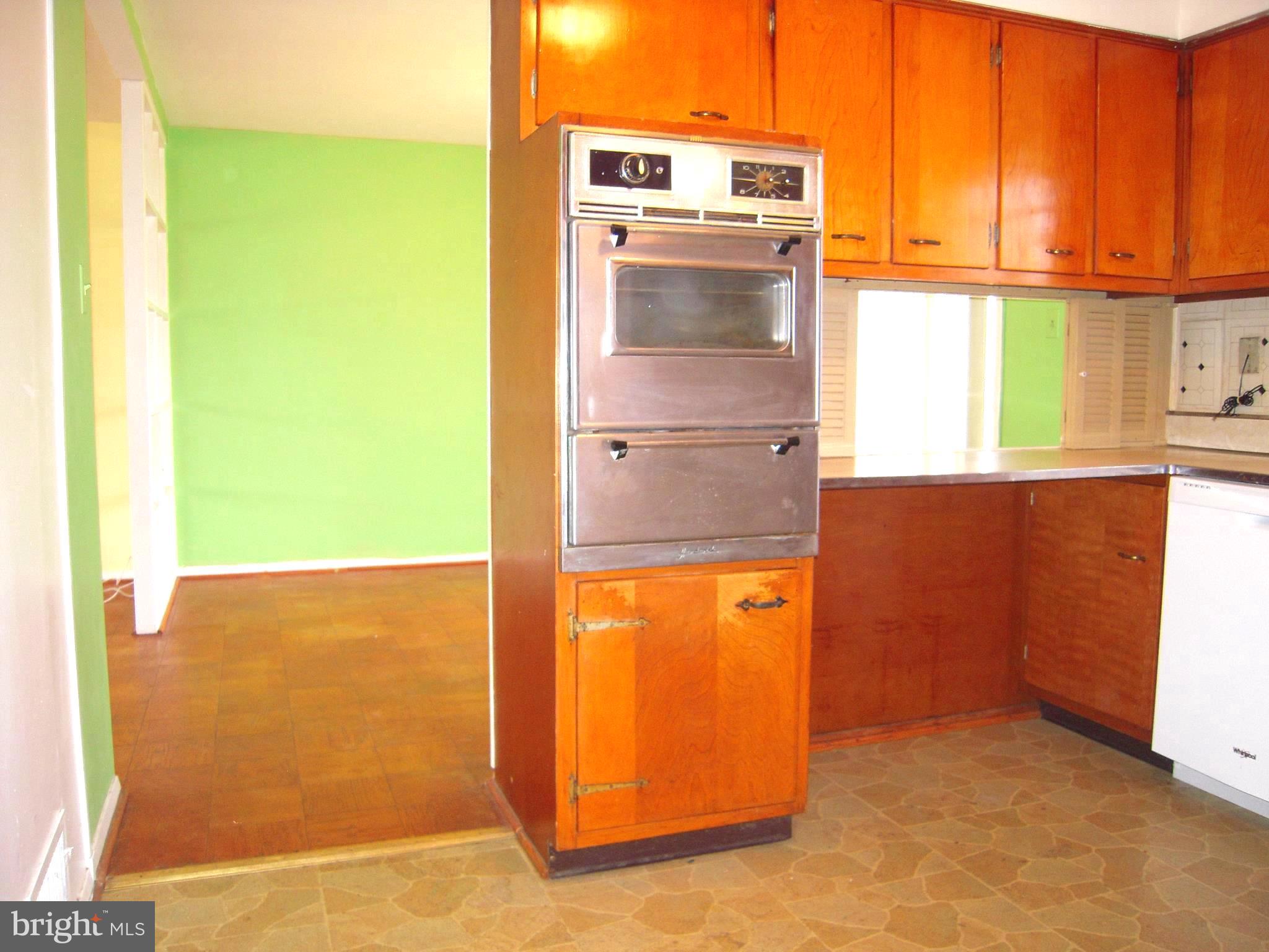 5601 Inverchapel Road Springfield, VA 22151 - Photo 7 of 27 Kitchen1