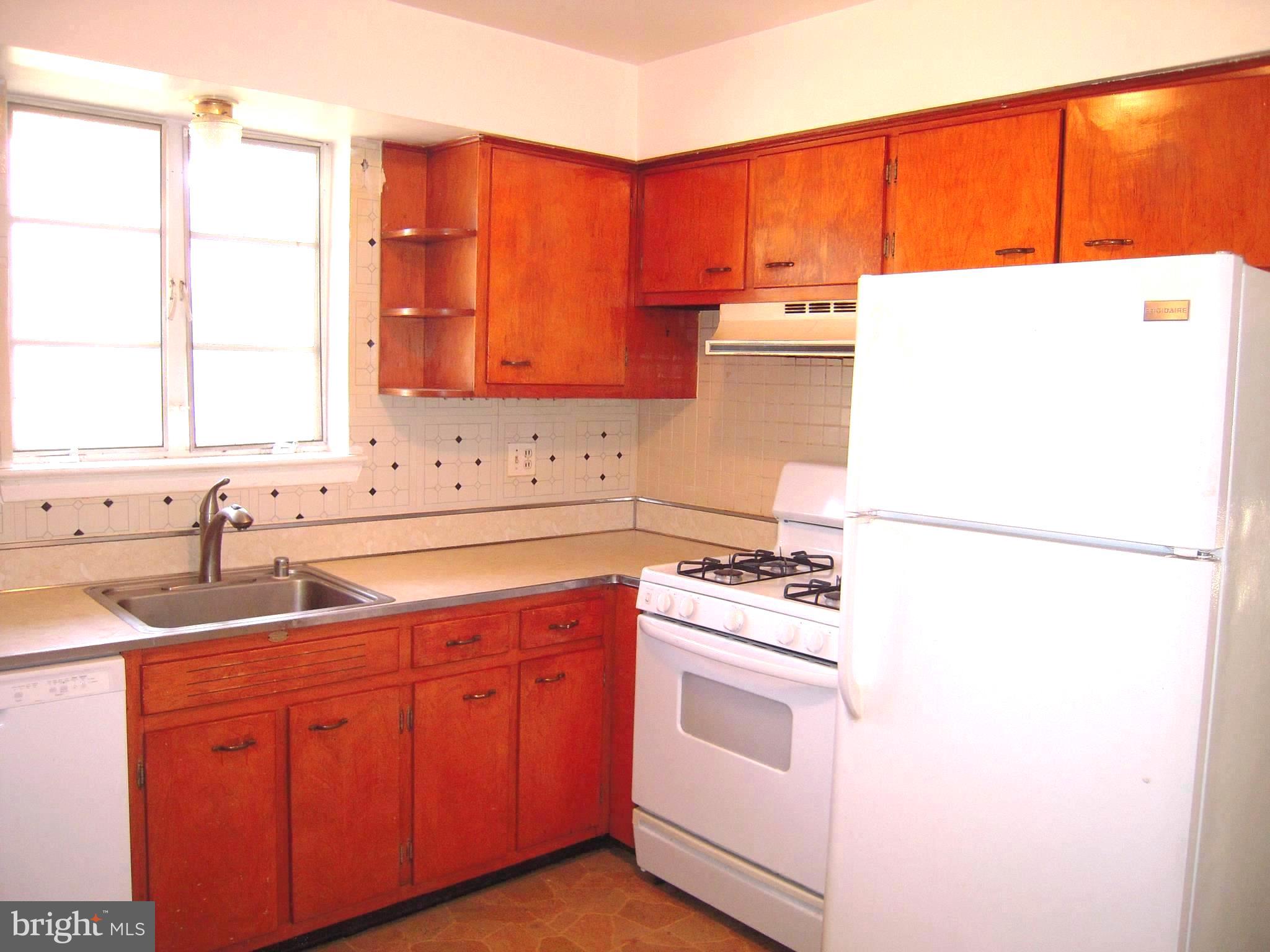 5601 Inverchapel Road Springfield, VA 22151 - Photo 8 of 27 Ktchen2