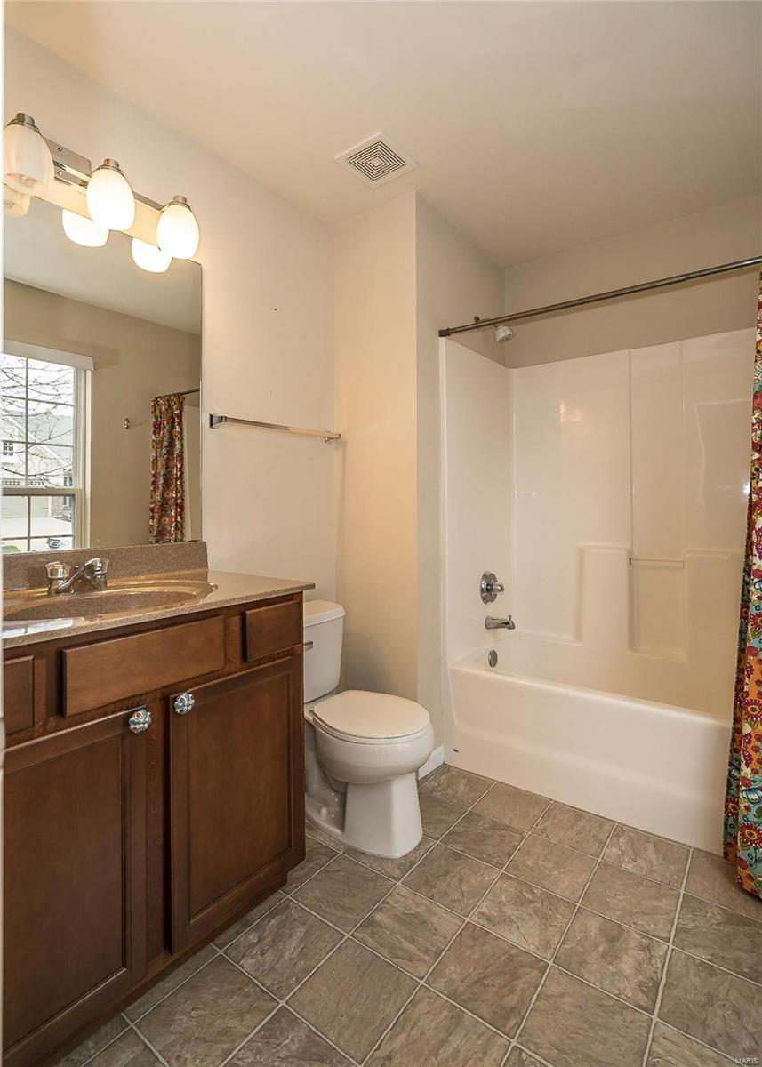 233 Coachgate Lane Ballwin, MO 63021 - Photo 20 of 32