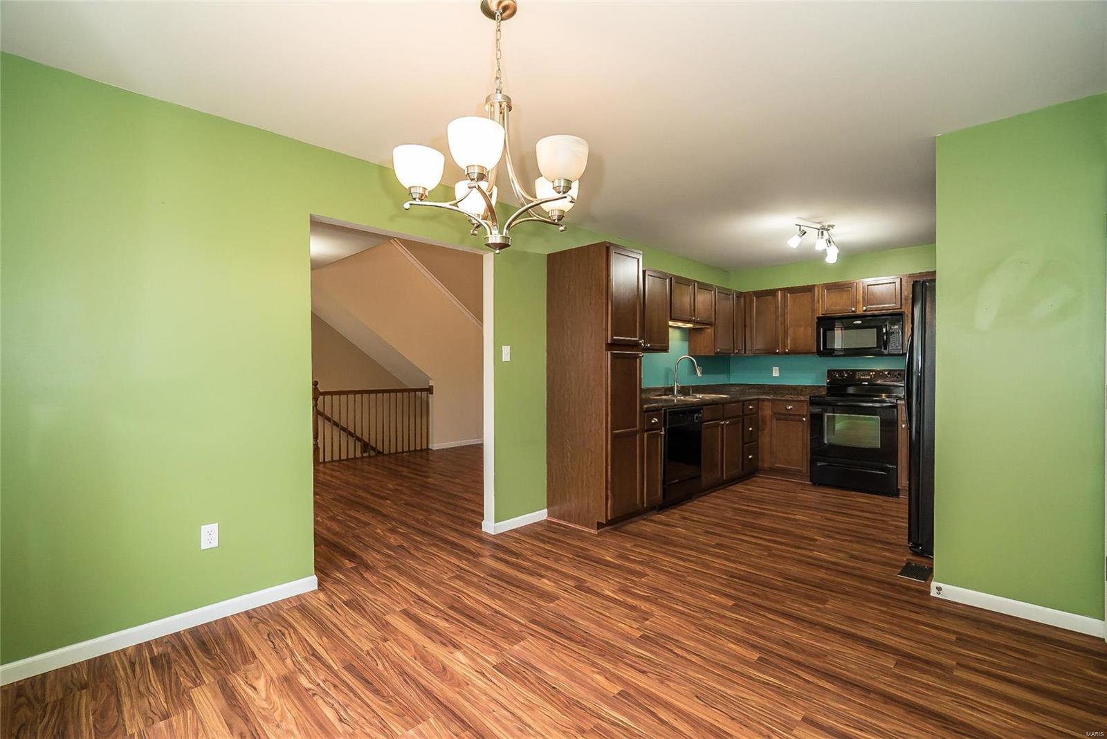 233 Coachgate Lane Ballwin, MO 63021 - Photo 8 of 32