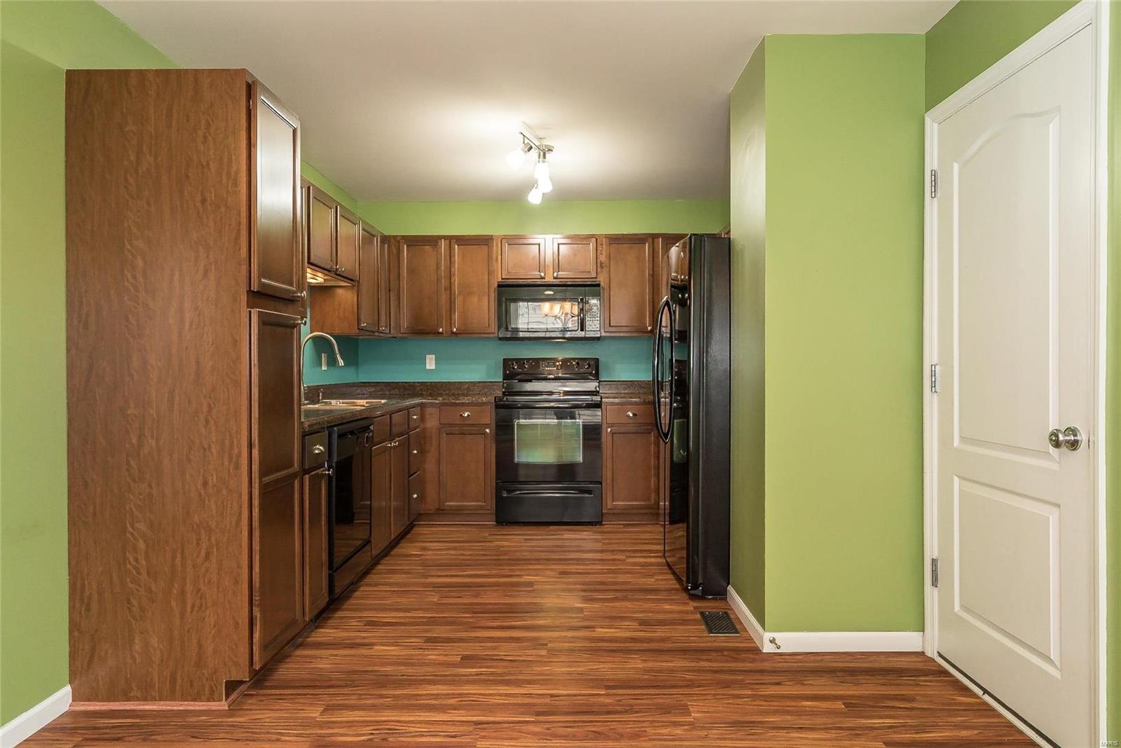 233 Coachgate Lane Ballwin, MO 63021 - Photo 10 of 32