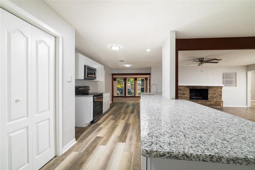 637 Post Oak Drive Hurst, TX 76053 - Photo 11 of 35 Kitchen with pantry space