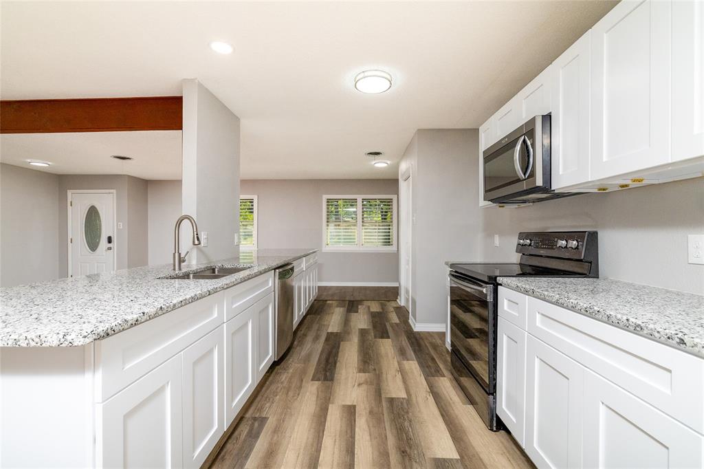 637 Post Oak Drive Hurst, TX 76053 - Photo 9 of 35 Newly remodeled Kitchen