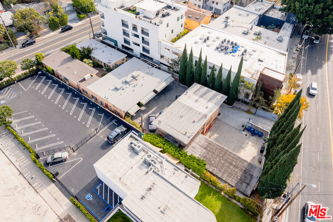 2415 Griffith Park Boulevard Los Angeles, CA 90039 - Photo 15 of 25