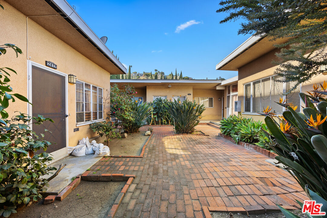 2415 Griffith Park Boulevard Los Angeles, CA 90039 - Photo 3 of 25