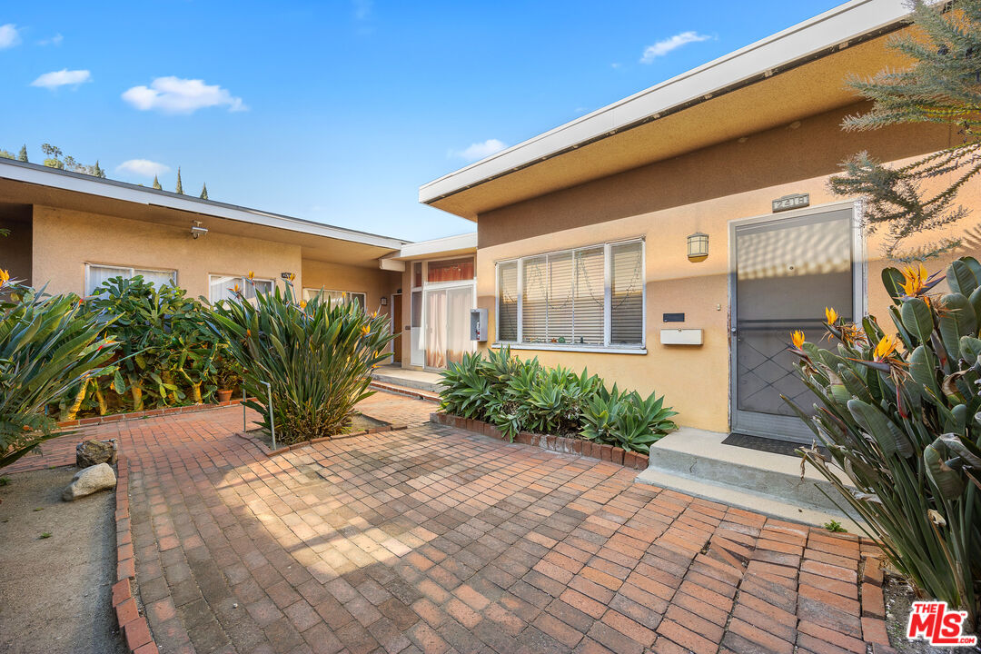 2415 Griffith Park Boulevard Los Angeles, CA 90039 - Photo 4 of 25