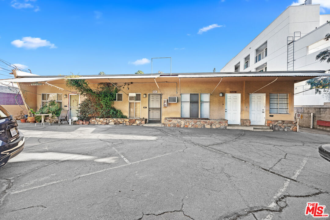 2415 Griffith Park Boulevard Los Angeles, CA 90039 - Photo 7 of 25