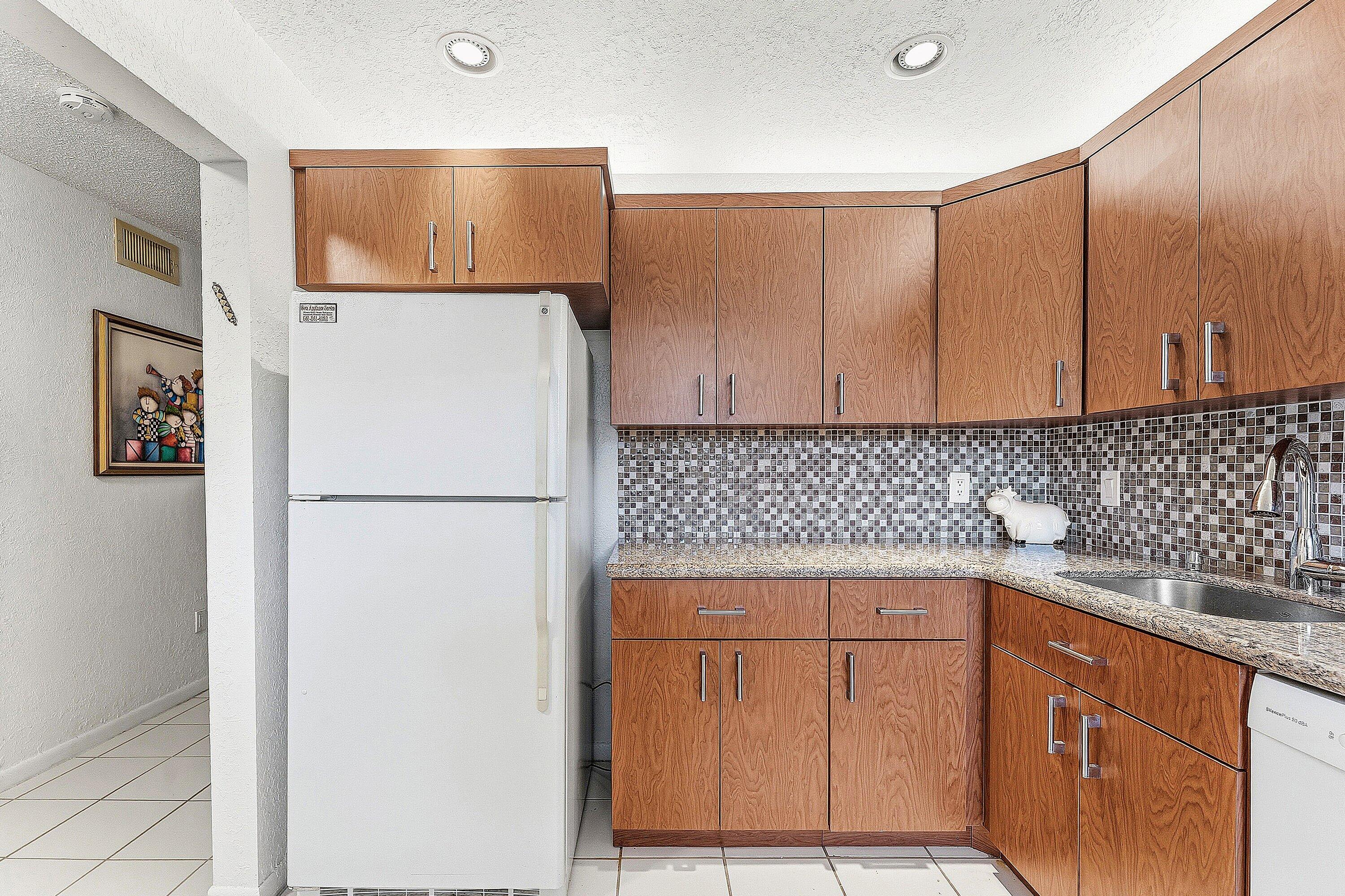 9283 Vista Del Lago Boca Raton, FL 33428 - Photo 6 of 31 008-9283VistaDelLago-G-BocaRaton-FL-3342