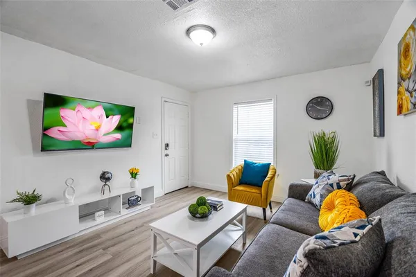 $1,850 | 2250 Areba Street, Unit A, Dallas, TX 75203