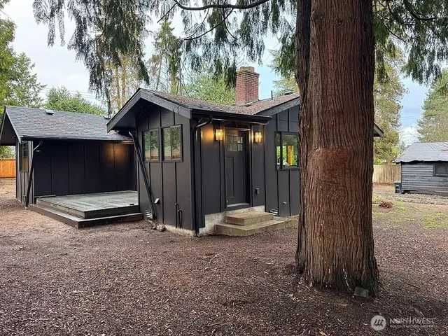 $2,995 | 209 Southwest 132nd Street, Burien, WA 98146