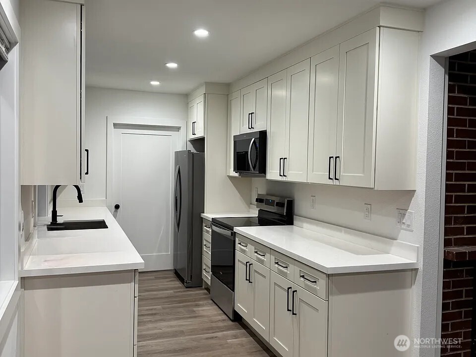 209 Southwest 132nd Street Burien, WA 98146 - Photo 3 of 13