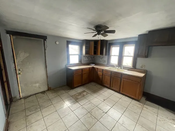 $49,900 | 261 North 6th Avenue, Kankakee, IL 60901