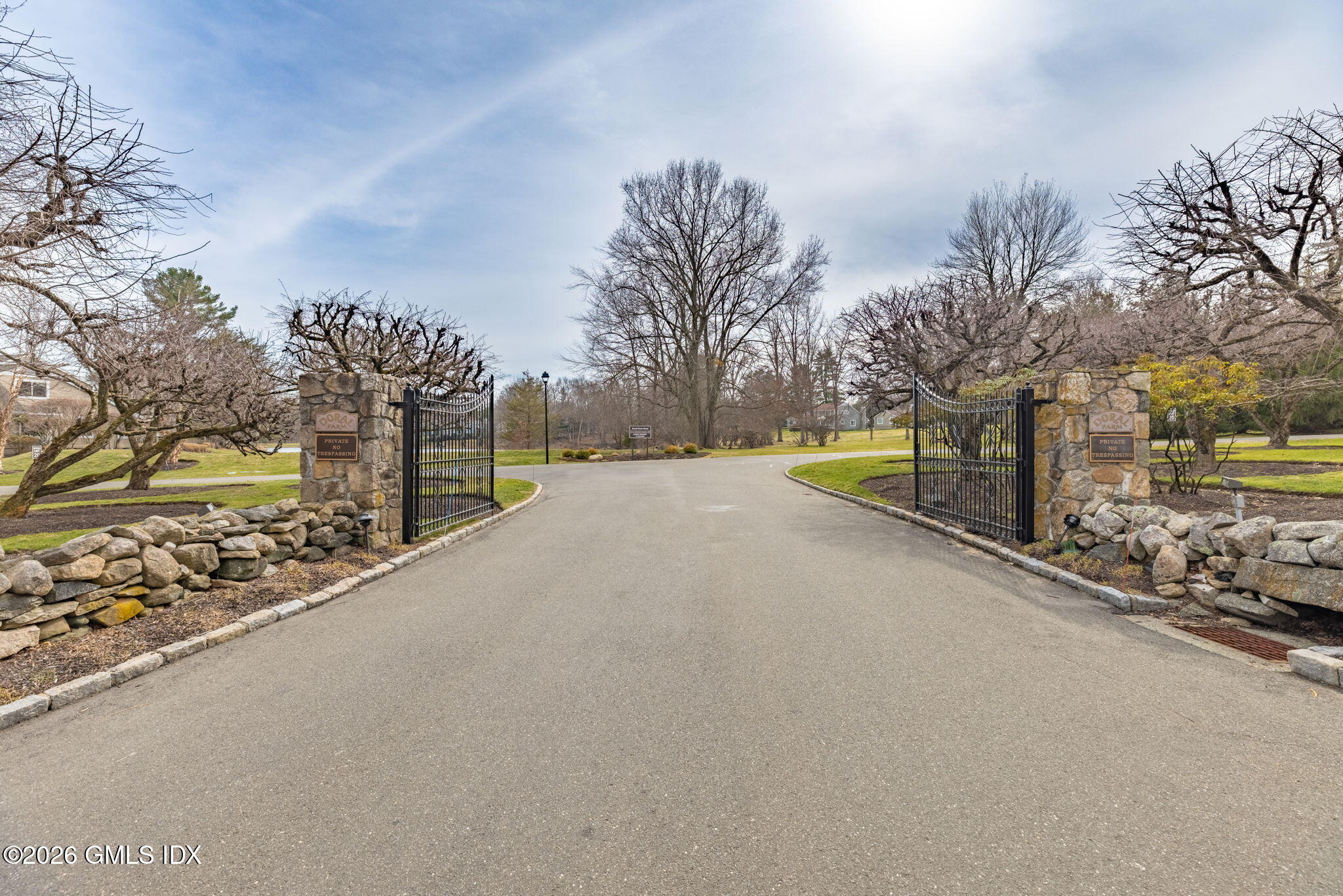 38 Doral Farm Road Stamford, CT 06902 - Photo 35 of 37 24-web-or-mls-38 Doral - front gate-2