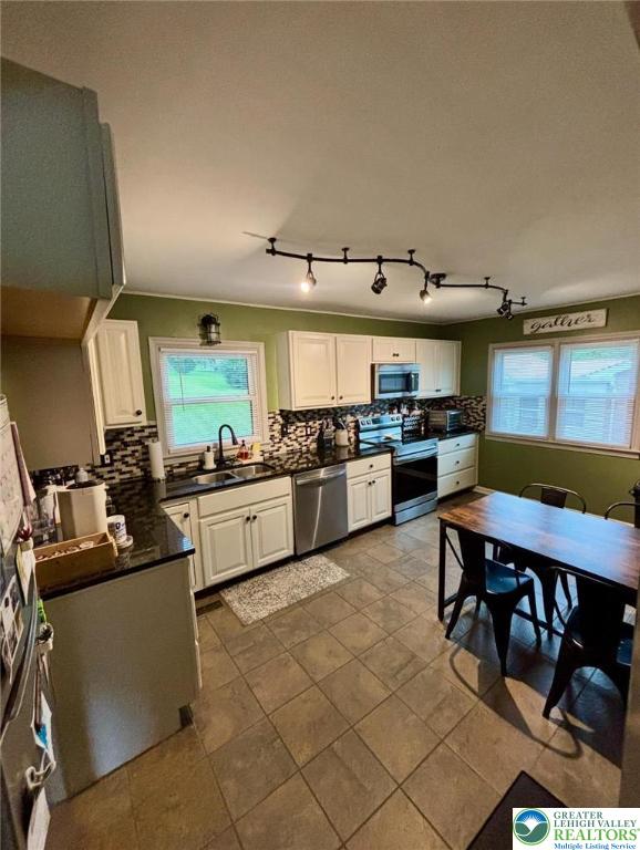 5874 Old Carriage Road Bath, PA 18014 - Photo 5 of 17 kitchen