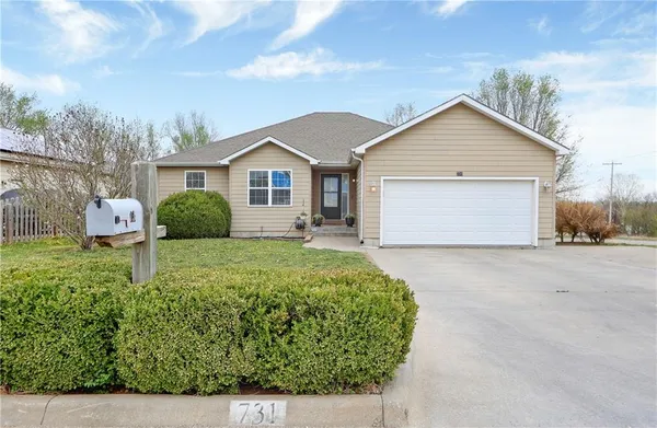 $325,000 | 731 Tall Grass Drive, Junction City, KS 66441
