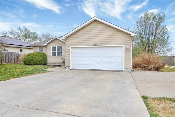 $325,000 | 731 Tall Grass Drive, Junction City, KS 66441