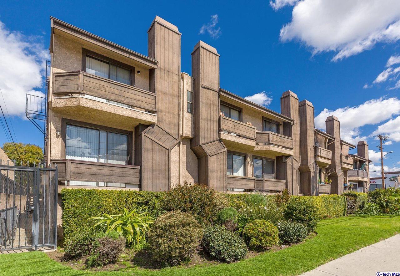 6801 Mammoth Avenue, Unit 13 Van Nuys, CA 91405 - Photo 1 of 26