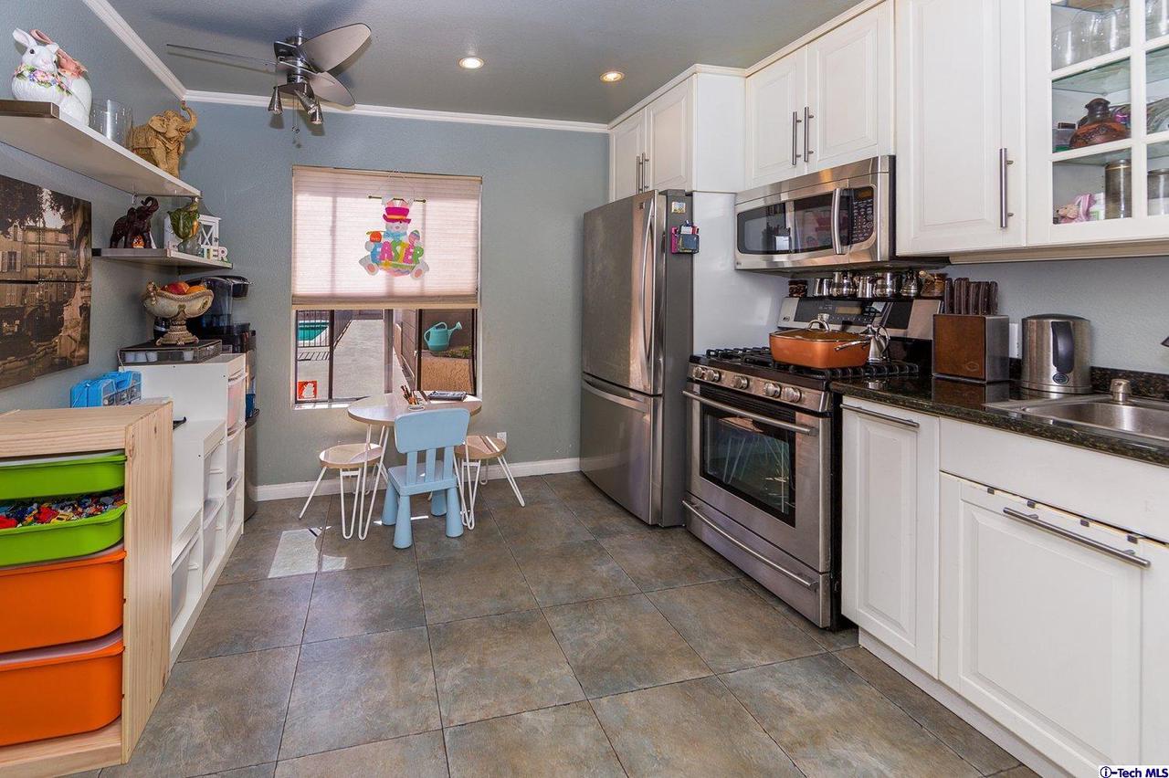 6801 Mammoth Avenue, Unit 13 Van Nuys, CA 91405 - Photo 11 of 26