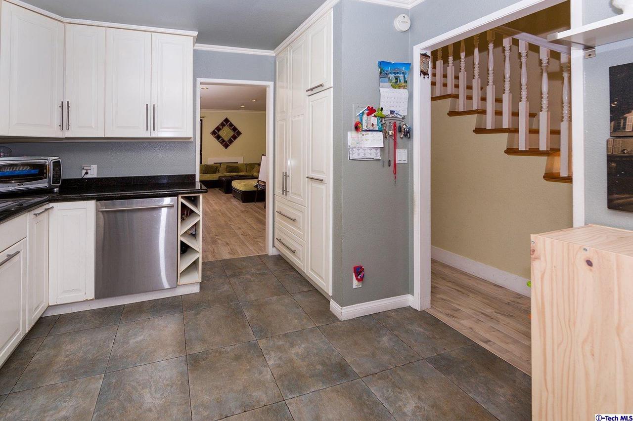 6801 Mammoth Avenue, Unit 13 Van Nuys, CA 91405 - Photo 12 of 26