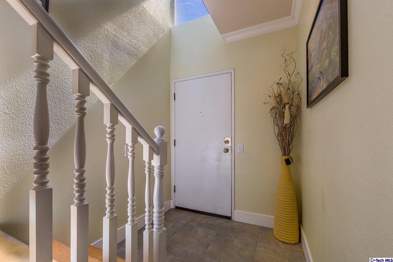 6801 Mammoth Avenue, Unit 13 Van Nuys, CA 91405 - Photo 14 of 26