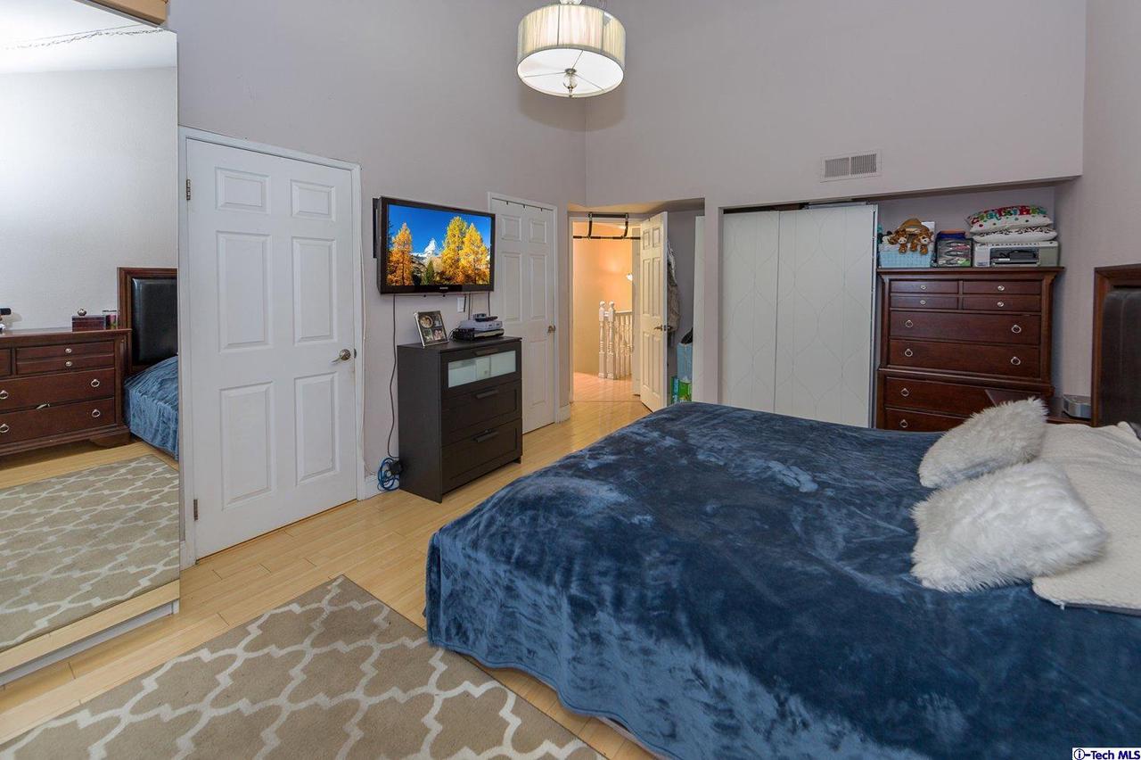 6801 Mammoth Avenue, Unit 13 Van Nuys, CA 91405 - Photo 17 of 26