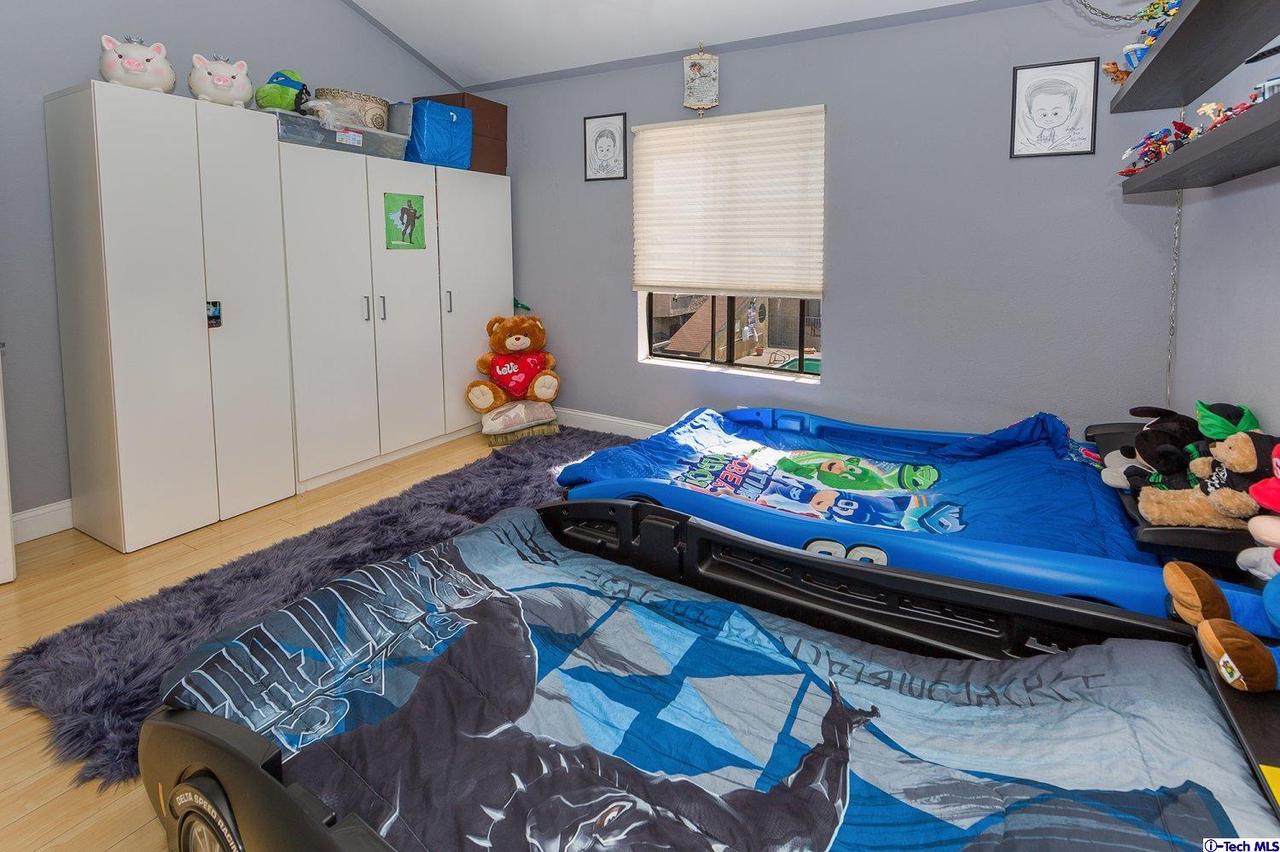 6801 Mammoth Avenue, Unit 13 Van Nuys, CA 91405 - Photo 19 of 26