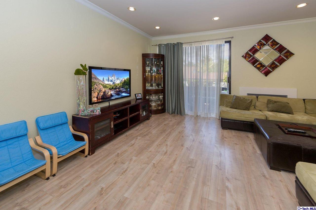 6801 Mammoth Avenue, Unit 13 Van Nuys, CA 91405 - Photo 3 of 26