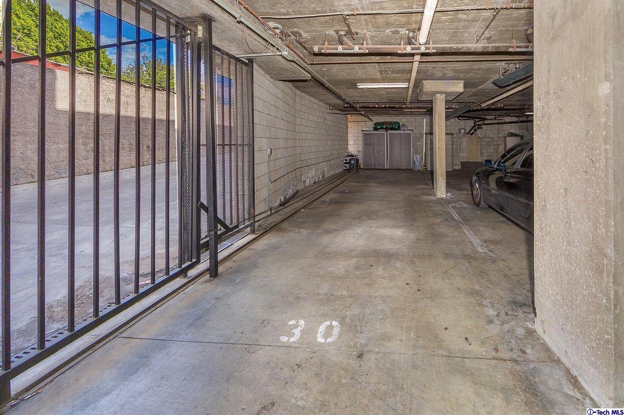 6801 Mammoth Avenue, Unit 13 Van Nuys, CA 91405 - Photo 21 of 26