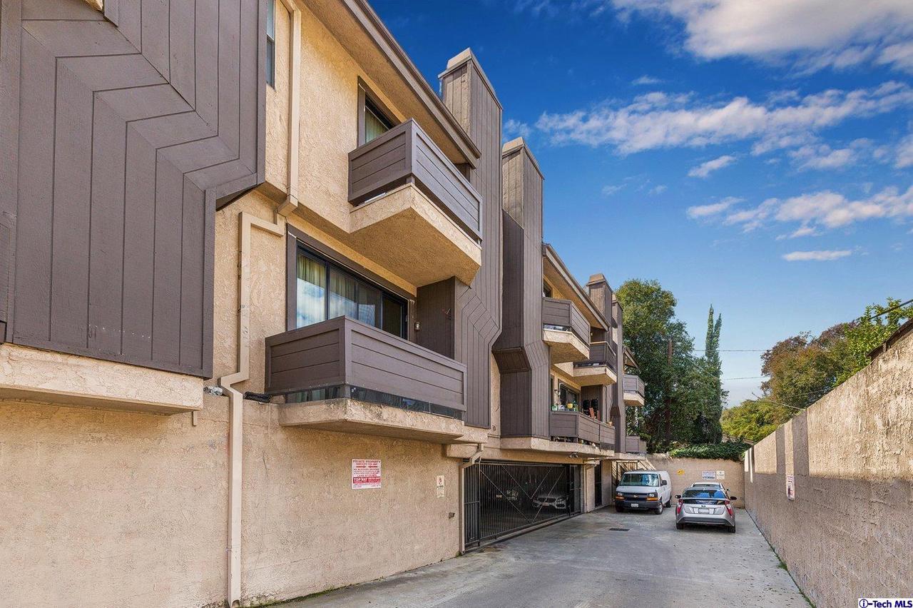 6801 Mammoth Avenue, Unit 13 Van Nuys, CA 91405 - Photo 22 of 26