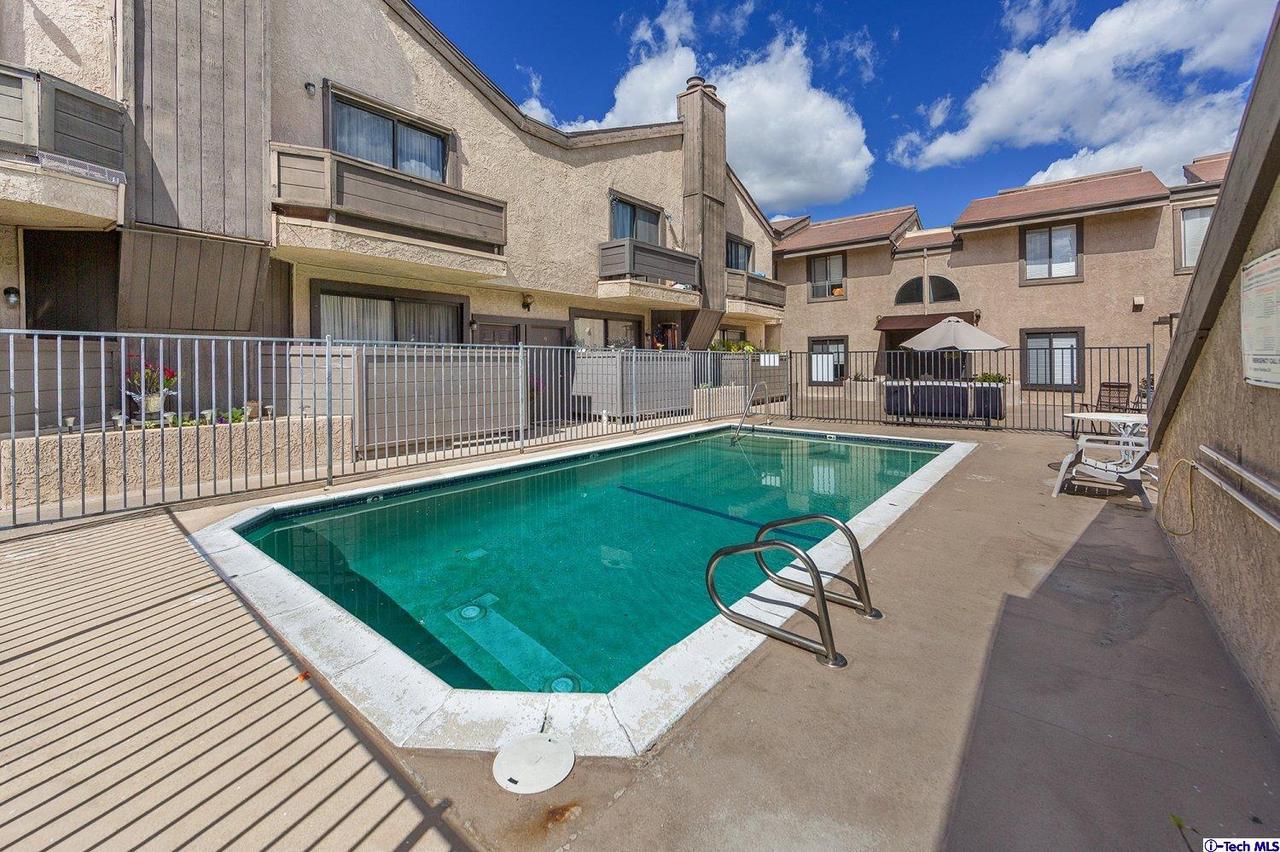 6801 Mammoth Avenue, Unit 13 Van Nuys, CA 91405 - Photo 4 of 26