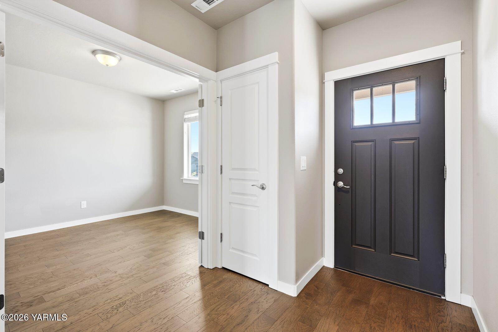 7901 West Whatcom Avenue Yakima, WA 98903 - Photo 4 of 33 Entry Way and Front Office