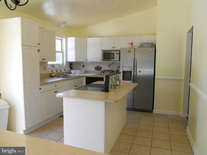 10106 Annapolis Road Lanham, MD 20706 - Photo 3 of 20 Kitchen