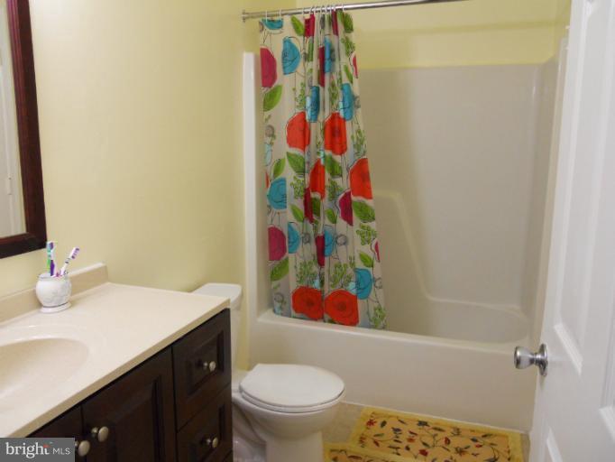 10106 Annapolis Road Lanham, MD 20706 - Photo 6 of 20 Bath