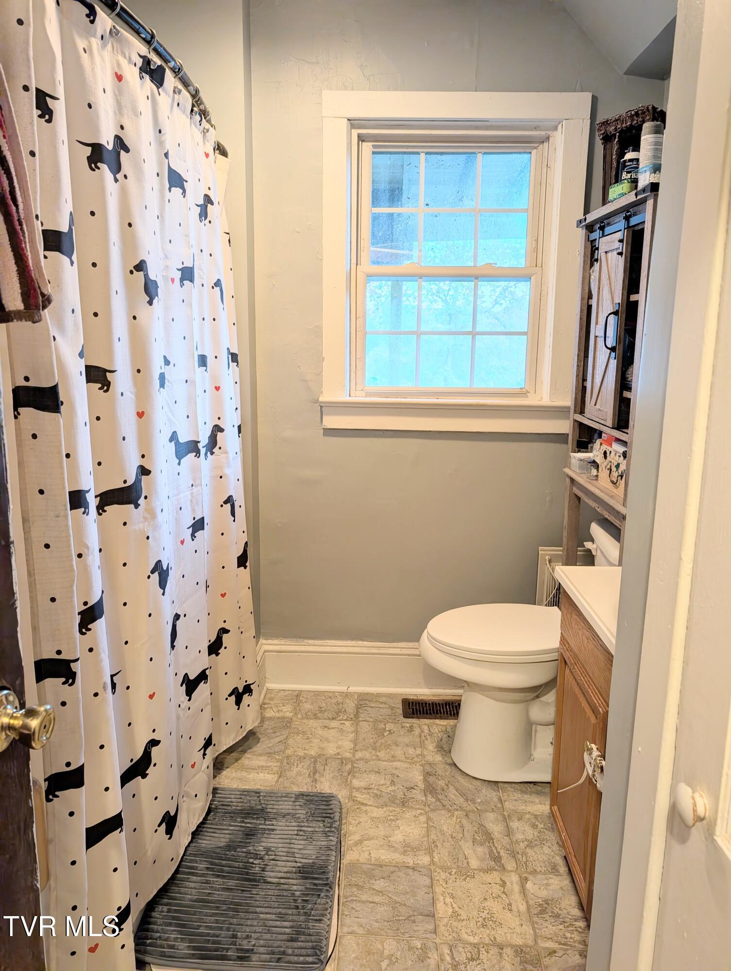 282 Walnut Hill Road Bristol, TN 37620 - Photo 12 of 22 2640