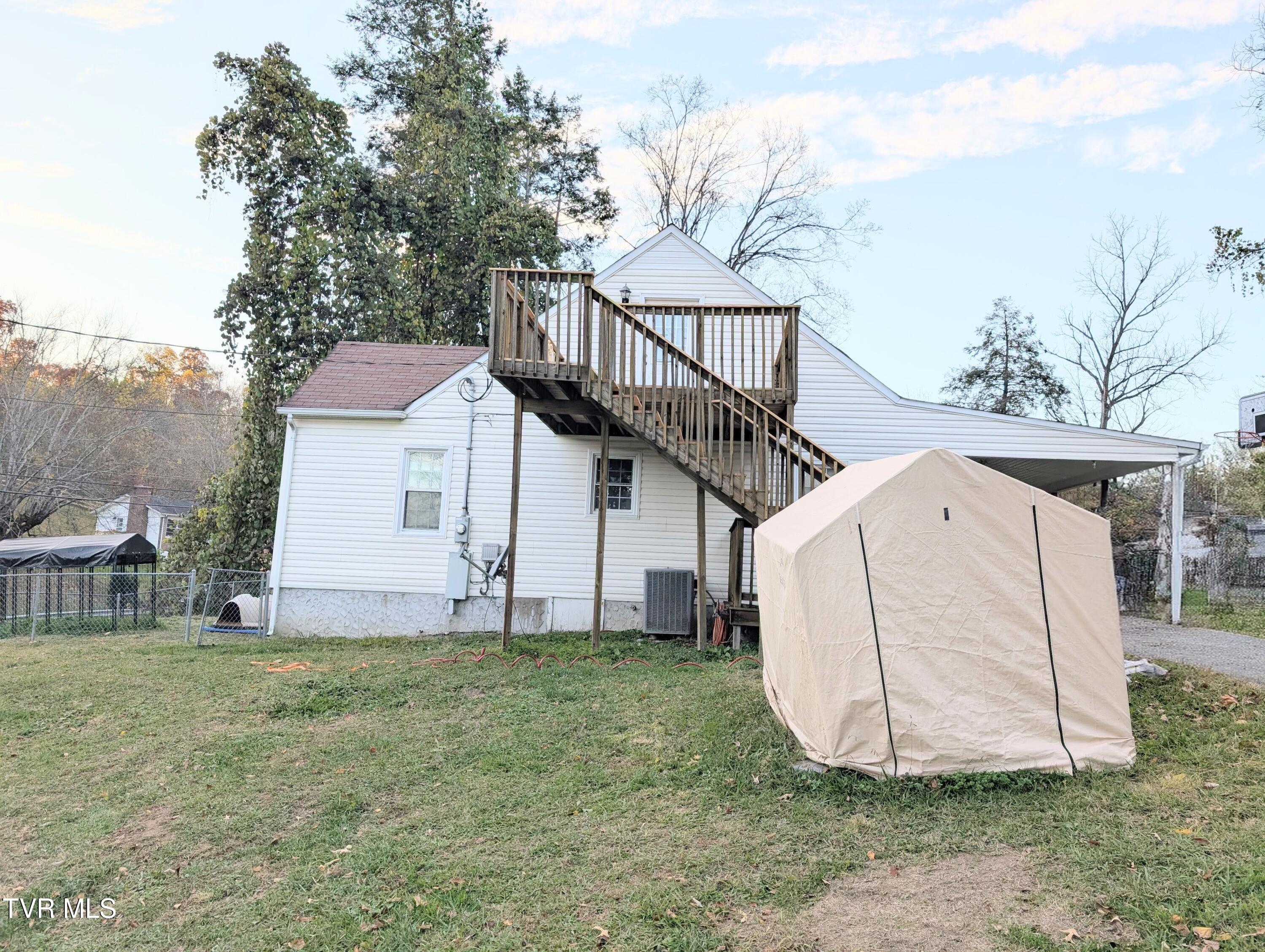 282 Walnut Hill Road Bristol, TN 37620 - Photo 3 of 22 2657