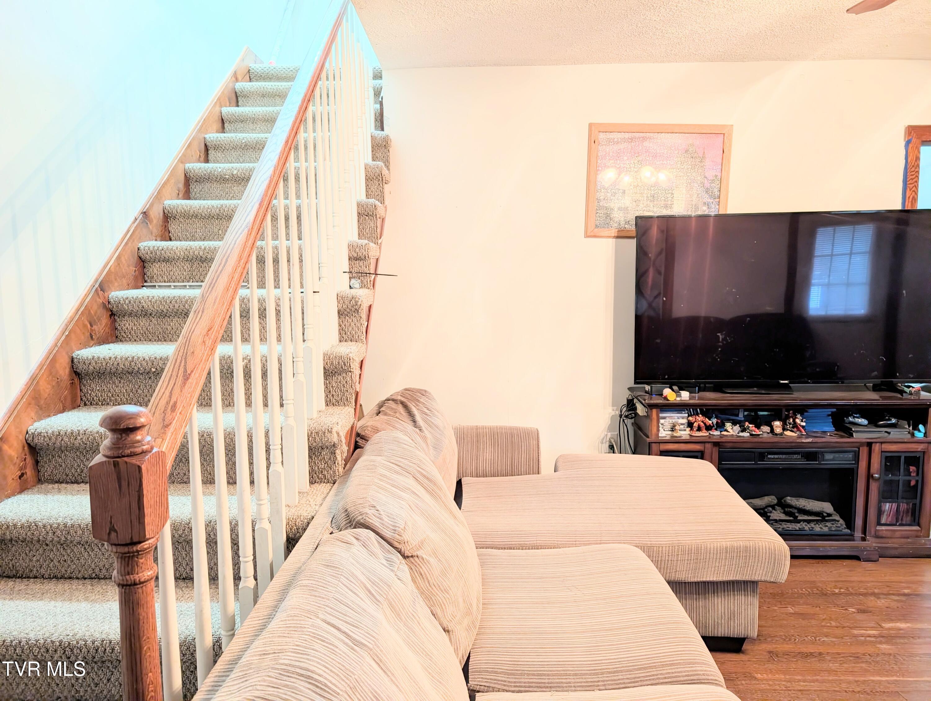 282 Walnut Hill Road Bristol, TN 37620 - Photo 7 of 22 PXL_20251105_222104141.NIGHT~2