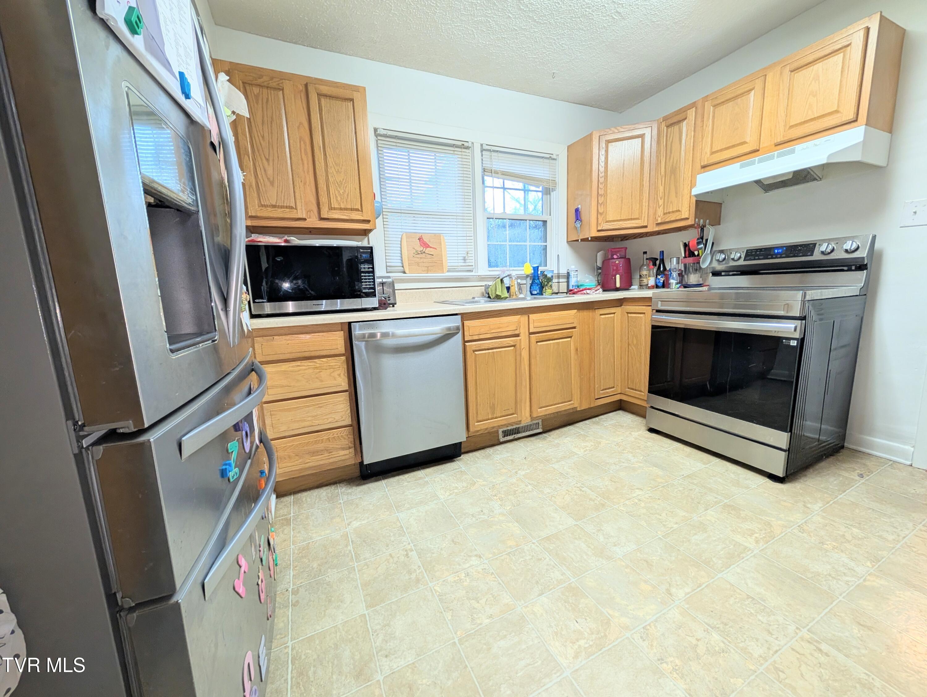 282 Walnut Hill Road Bristol, TN 37620 - Photo 9 of 22 PXL_20251105_221216032~2