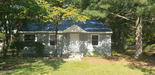$170,000 | 404 Seymour Street, Aberdeen, NC 28315