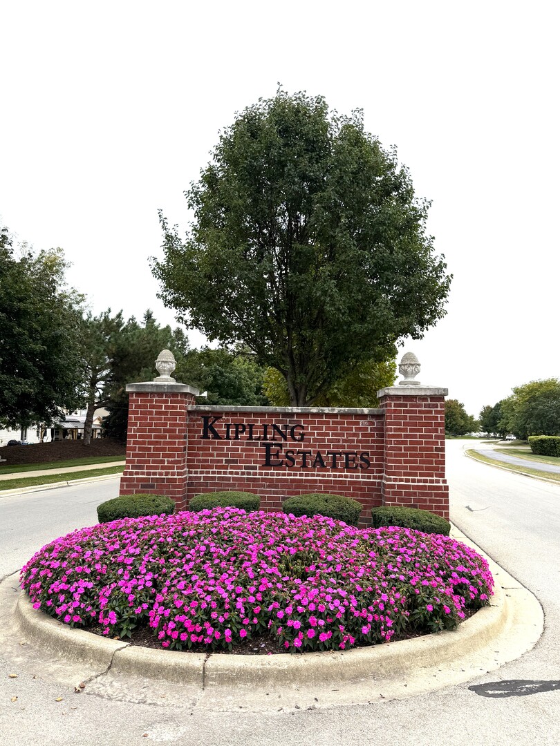 1604 Augusta Lane Shorewood, IL 60404 - Photo 32 of 32 a view of outdoor space with fountain