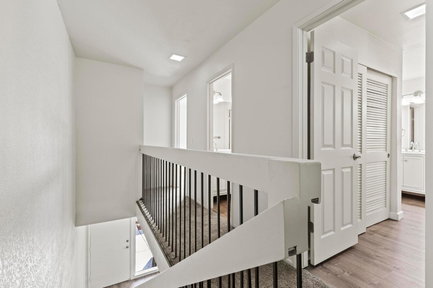 750 Lincoln Road, Unit 82 Yuba City, CA 95991 - Photo 18 of 35 a view of a hallway with windows