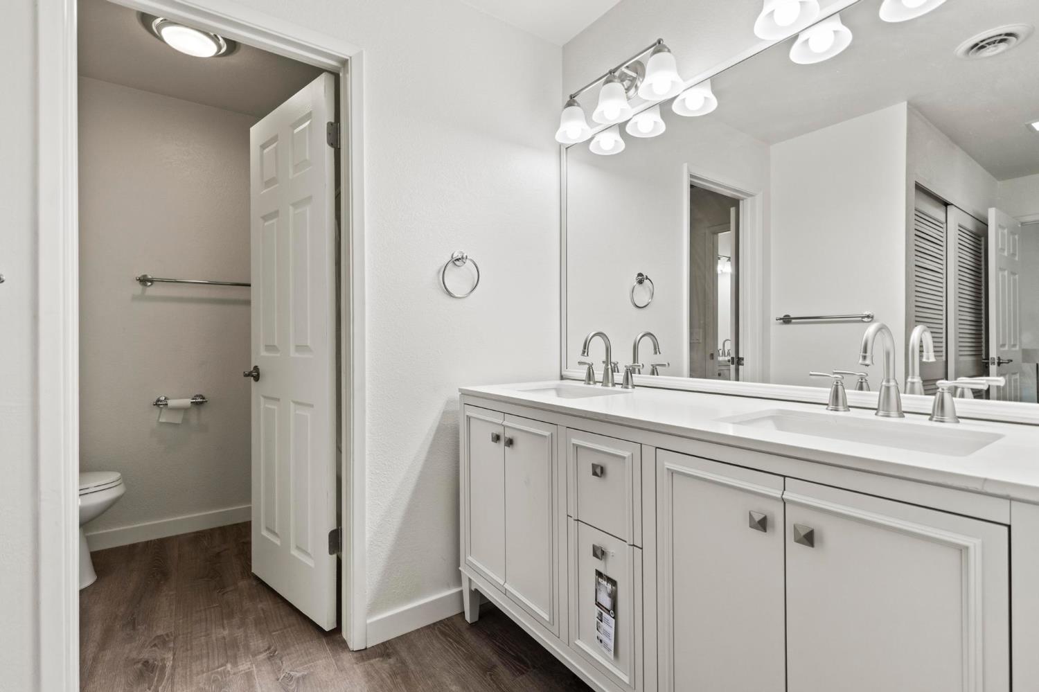 750 Lincoln Road, Unit 82 Yuba City, CA 95991 - Photo 22 of 35 a bathroom with a double vanity sink and a mirror