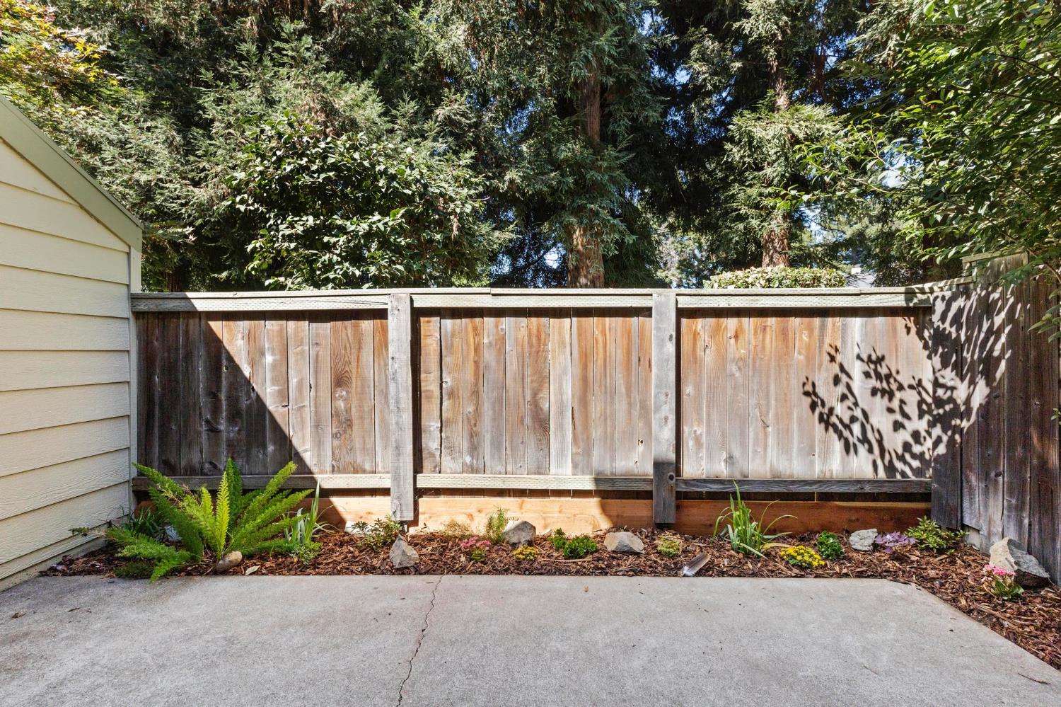 750 Lincoln Road, Unit 82 Yuba City, CA 95991 - Photo 30 of 35 a view of a small yard