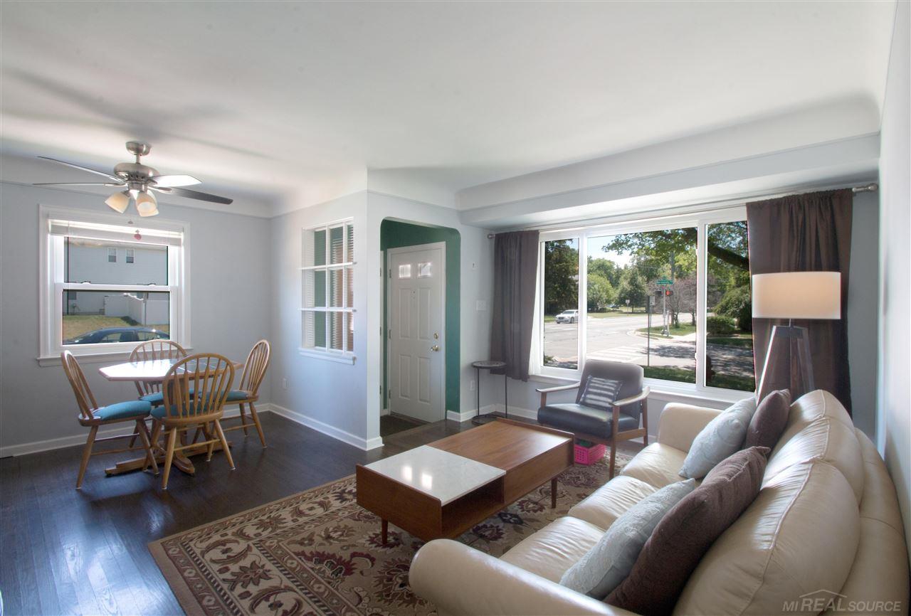102 Normandy Road Royal Oak, MI 48073 - Photo 5 of 29 50045505-4.JPG