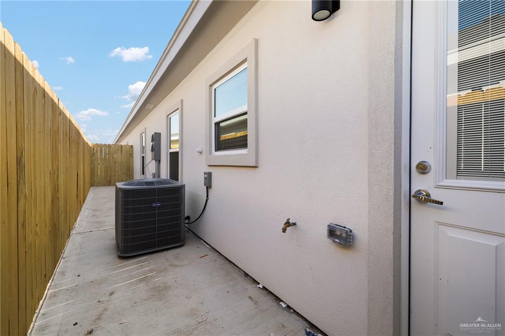 1322 Beverly Avenue Weslaco, TX 78596 - Photo 13 of 17 a view of entryway and hall