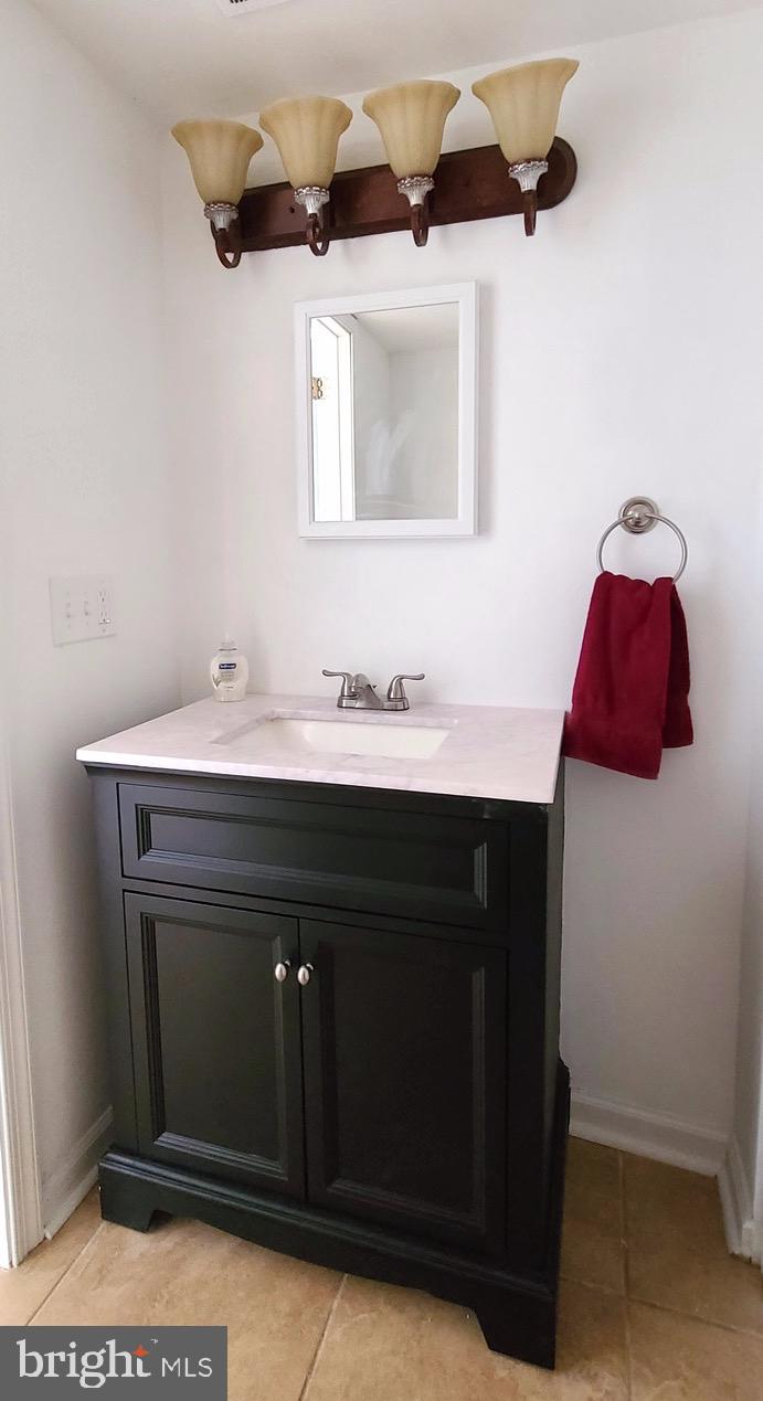 36 Dunham Loop Berlin, NJ 08009 - Photo 15 of 34 Powder Room