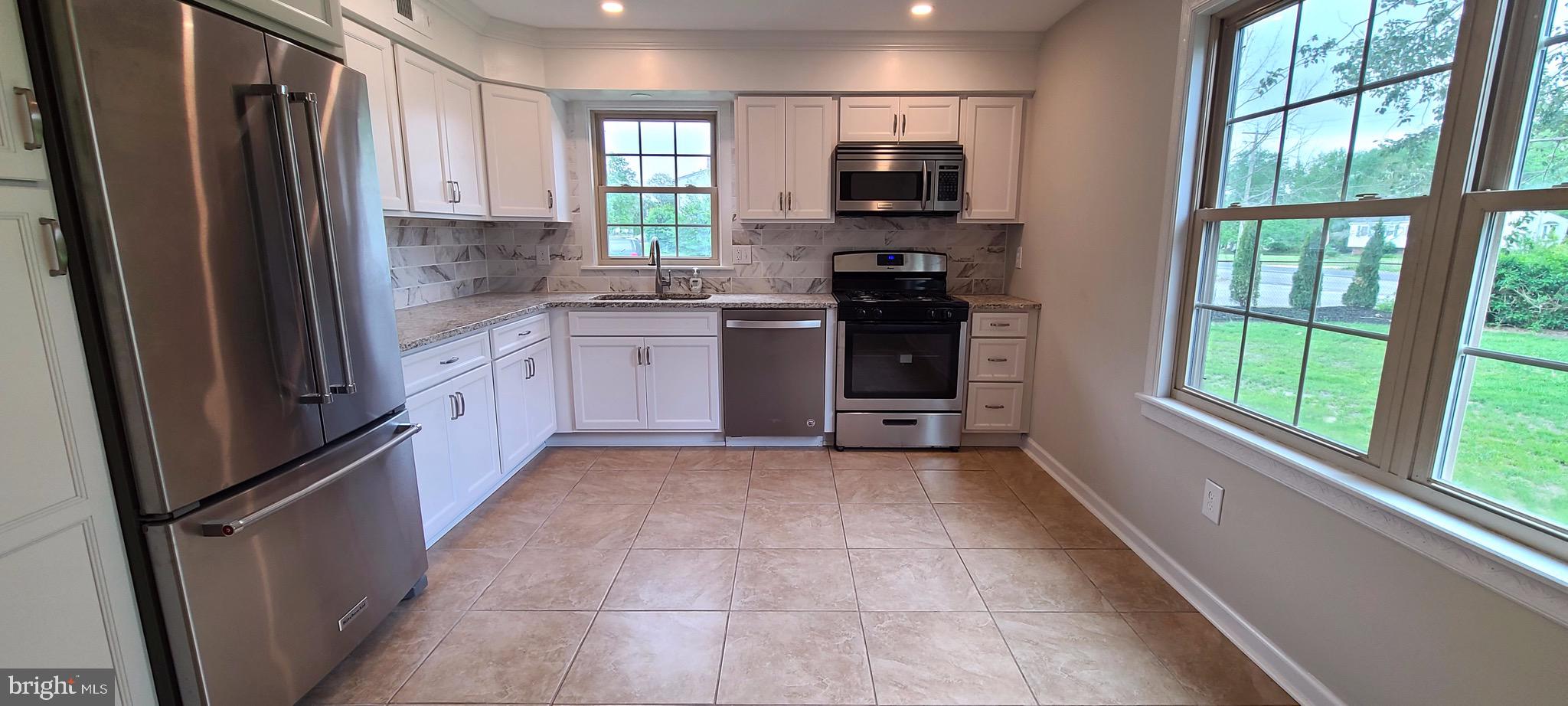 36 Dunham Loop Berlin, NJ 08009 - Photo 6 of 34 Kitchen