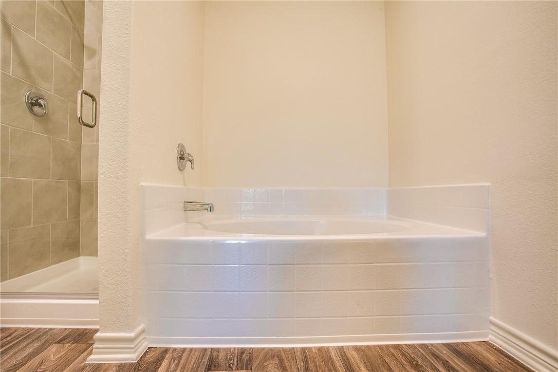 19024 Quiet Range Drive Elgin, TX 78621 - Photo 18 of 30 a bathroom with a bathtub