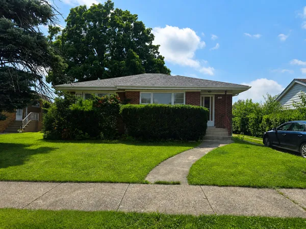 $339,900 | 11043 Boeger Court, Westchester, IL 60154