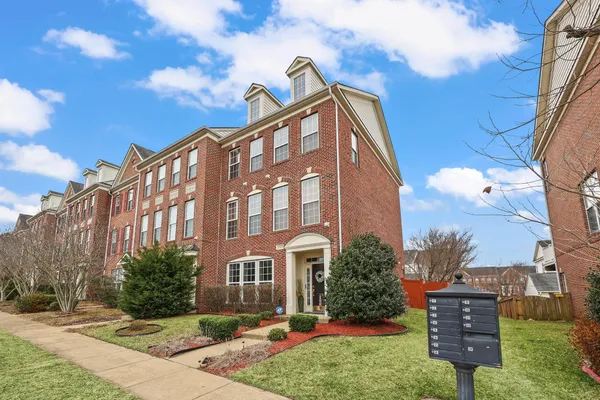 $589,000 | 2725 Celestial Drive, Woodbridge, VA 22191