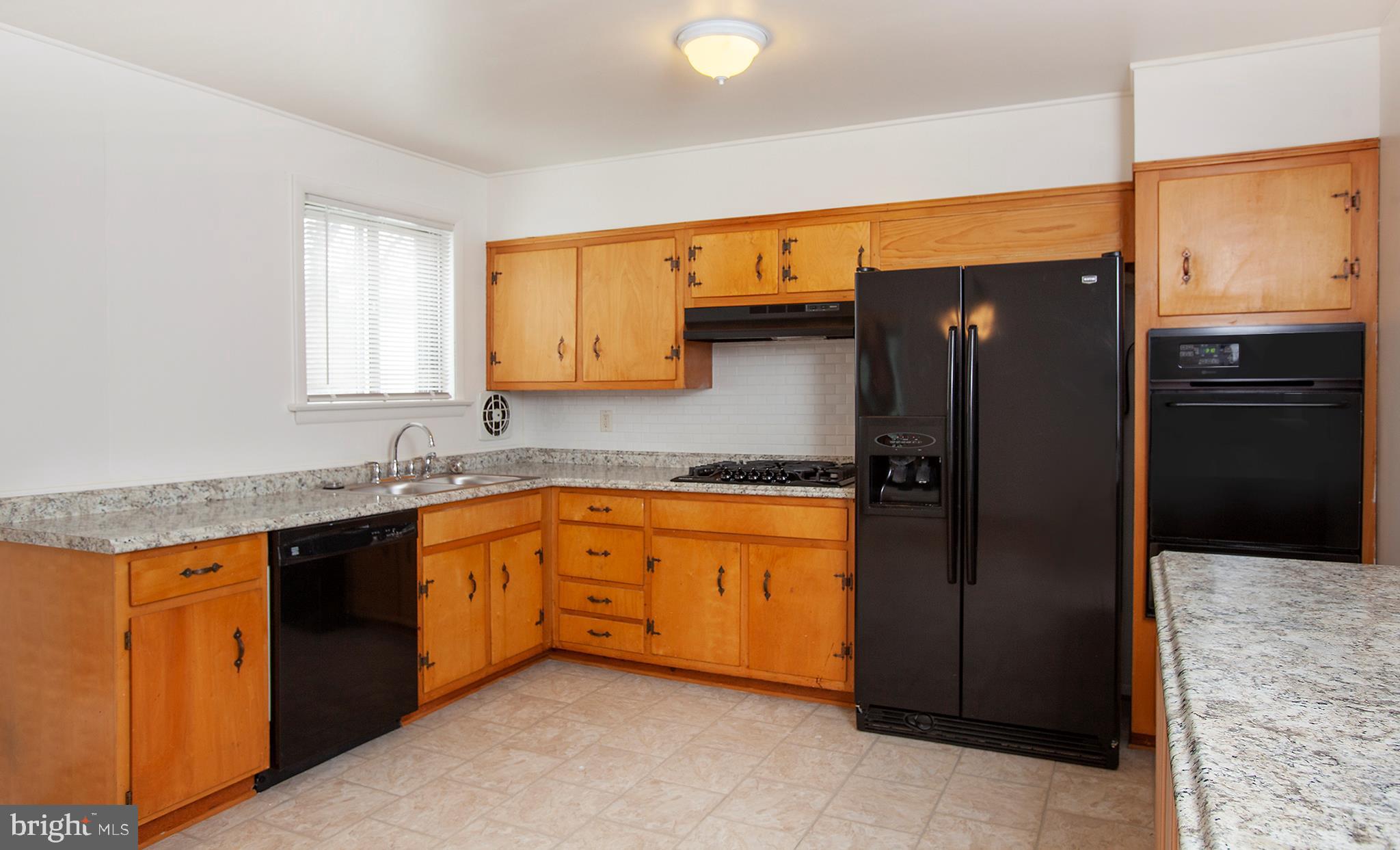 15 Stephen Road Camp Hill, PA 17011 - Photo 4 of 28 Kitchen with NEW Appliances.